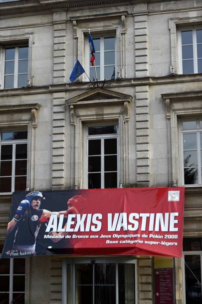 Il cordoglio della cittadina francese di Pont Audemer per la tragica morte del pugile Alexis Vastine (Olycom)